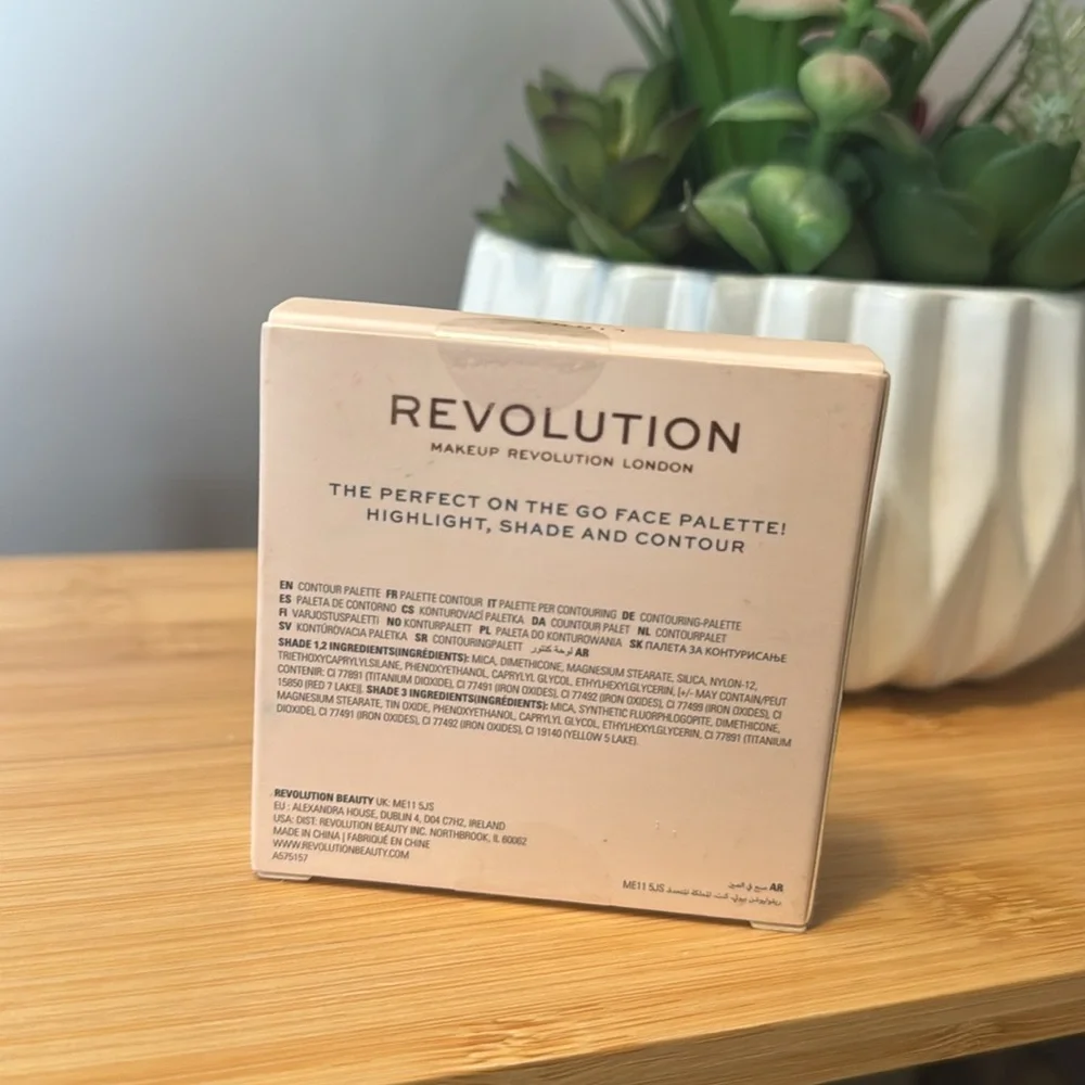 New Revolution Contour Powder Compact - Light or Medium Shades Palette